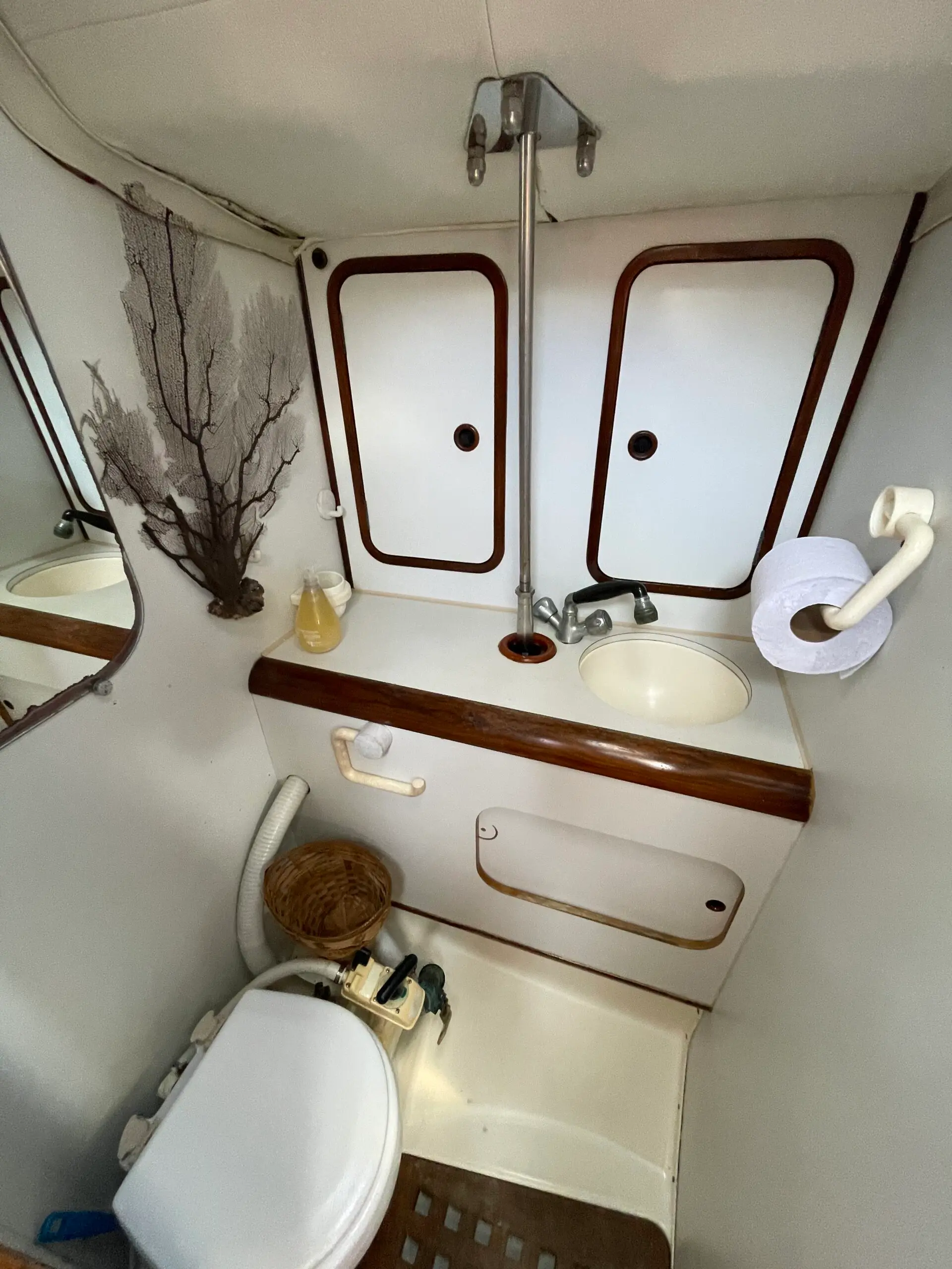 sailboat-sanblas-inner-yatch-room-bathroom