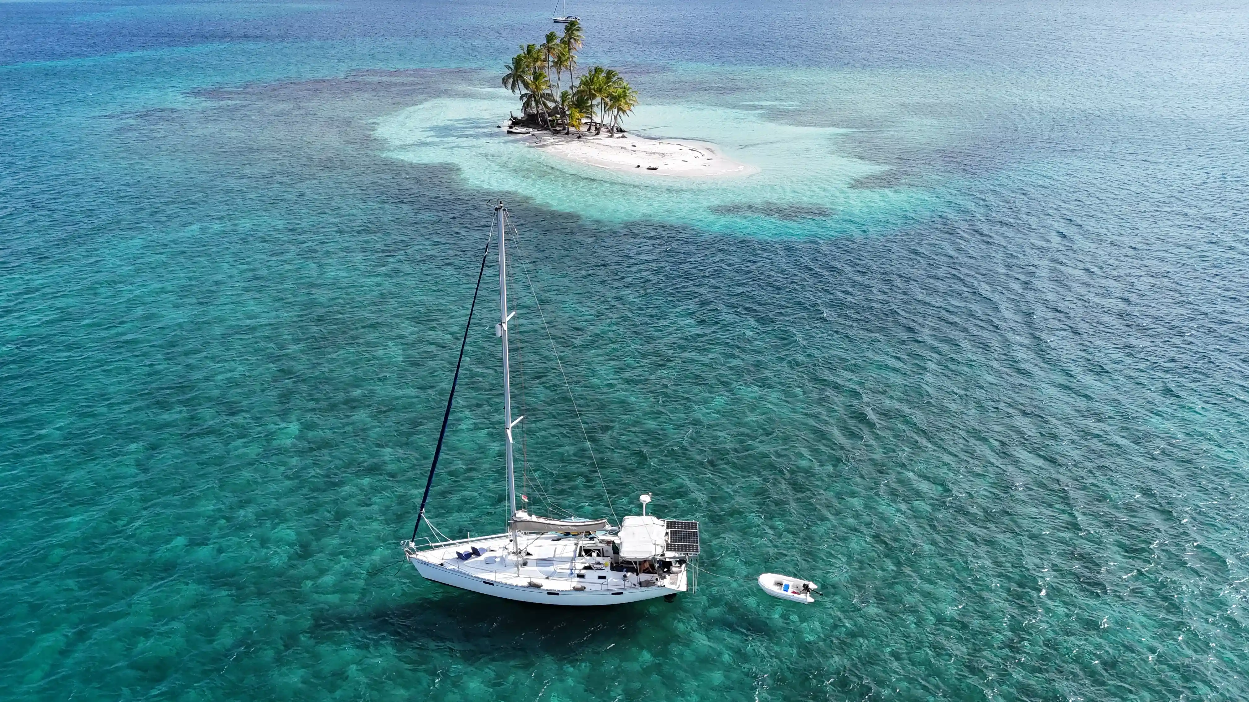 sailboat-sanblas-inner-yatch-dinner-room